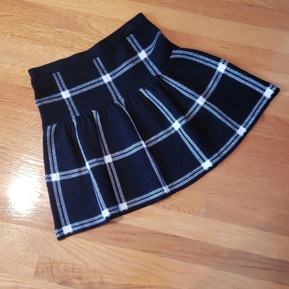 NEW Cynthia Rowley Mini Skirt Size Small - Picture 1 of 3